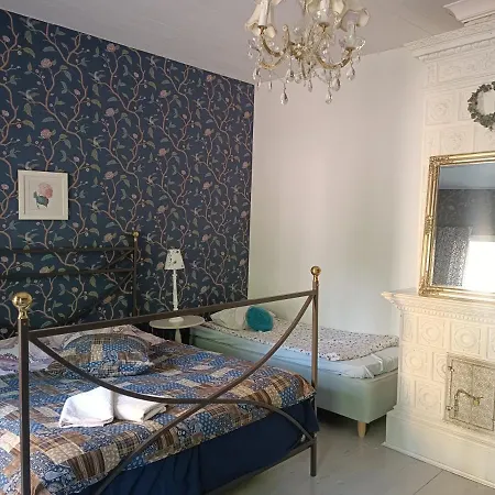 Rebecca Πανσιόν *